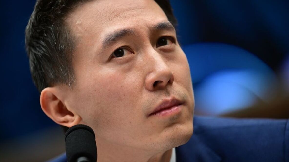 TikTok: quién es Shou Zi Chew, el enigmático CEO de la red social con el reto de defenderla ante el Congreso de EE.UU.