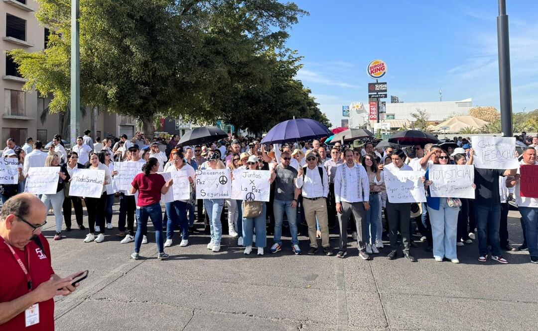 Manifestación por desaparición de Luis García Corrales, candidato a regidor por Culiacán y de Juan Francisco Cerón Beltrán. Foto: Cortesía
