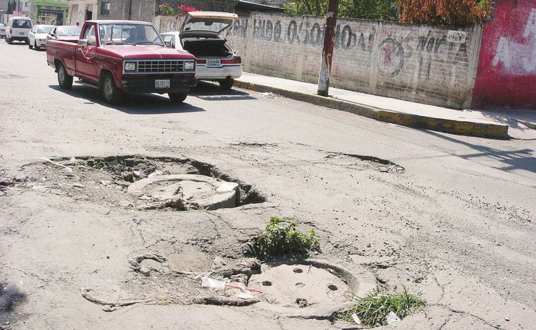 Aunque reparan pavimento, las lluvias forman nuevos baches