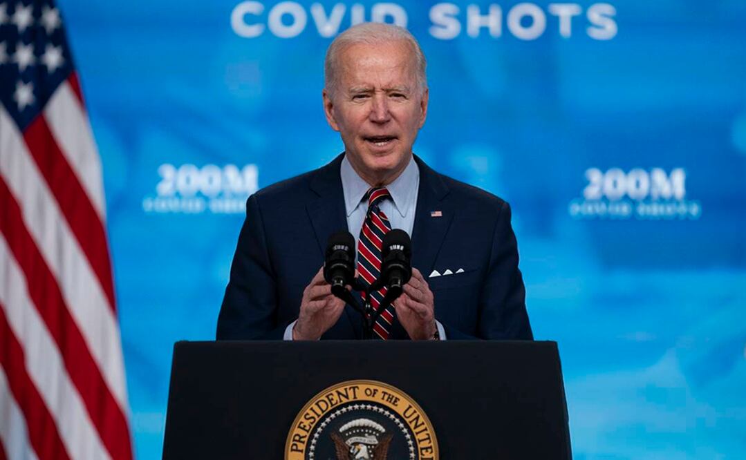 Joe Biden, presidente de Estados Unidos, durante el anuncio de las 200 millones de vacunas contra Covid-19 aplicadas por su administración. Foto: AP