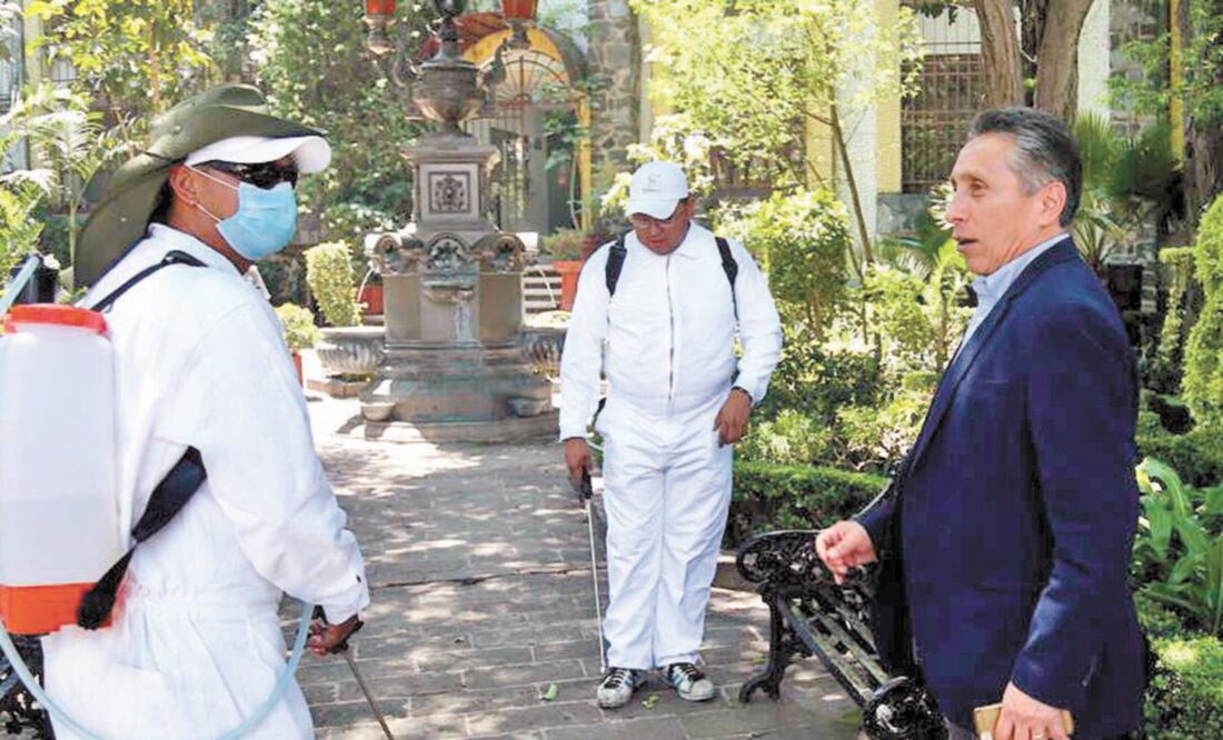 Manuel Negrete Arias (der.) seguirá las recomendaciones médicas desde su casa, tras presentar un cuadro gripal y temperatura mayor a 38 grados. Foto: ARCHIVO EL UNVERSAL