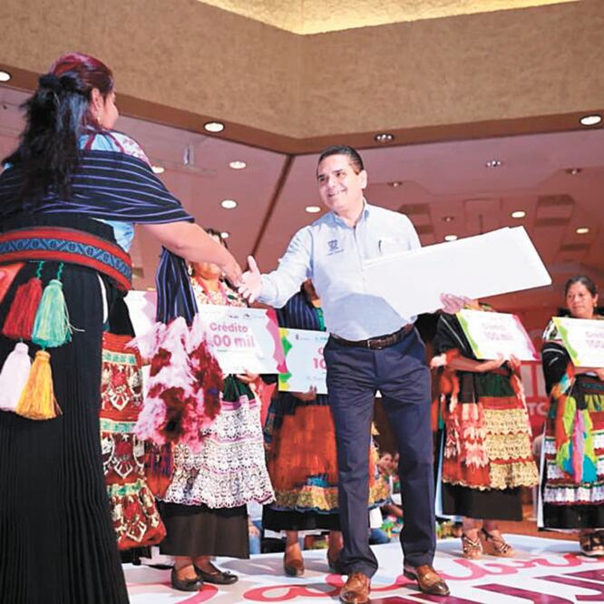 Al entregar los préstamos a las emprendedoras, el gobernador Silvano Aureoles destacó que las mujeres son el brazo fuerte para el desarrollo de la entidad. Especial