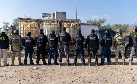 Aseguran predio usado para almacenar droga y huachicol en Hidalgo; decomisan 5 mil litros de combustible y dosis de narcóticos