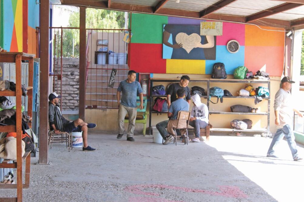 Pese a que los centroamericanos reconocen que el salir de su país implica mucho riesgo, la situación en la Casa del Migrante es muy tensa, advierte Alberto Xicoténcatl, director del refugio. Foto/FOTOS: FRANCISCO RODRÍGUEZ. EL UNIVERSAL