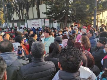 Padres y alumnos viven caos por beca Benito Juárez en Prepas