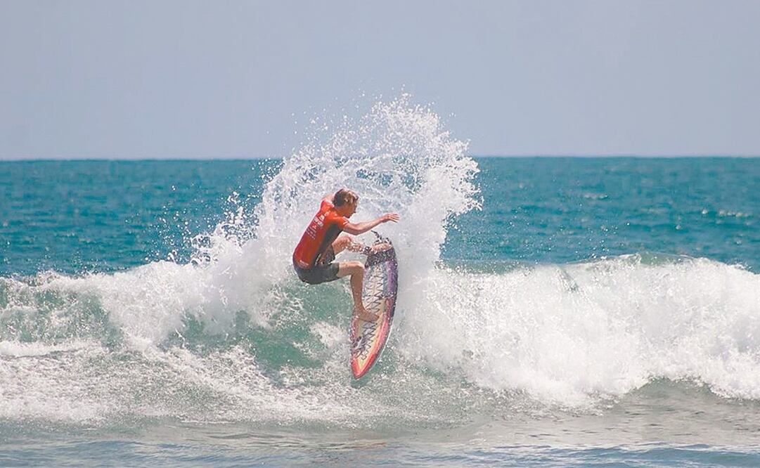 La pandemia de Covid-19 ha empujado a muchos jóvenes a subirse a una tabla para surf. Foto ilustrativa: Archivo /EL UNIVERSAL