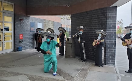 Mariachi band serenades COVID-19 patients and frontline healthcare workers in NY