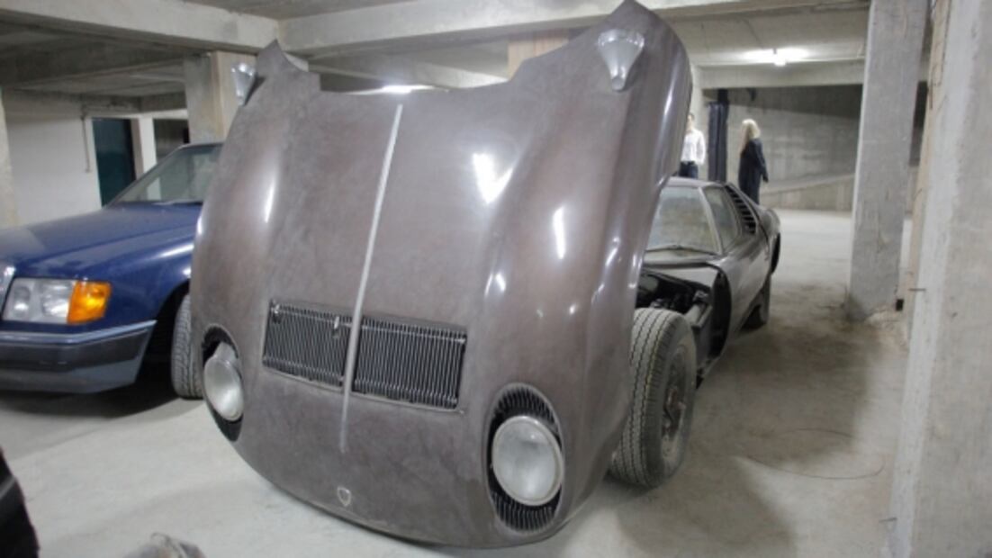 La historia del Lamborghini Miura abandonado en un estacionamiento