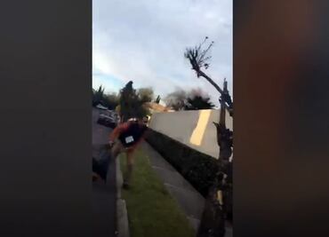 Video. Funcionario arroja basura ante negativa de colono