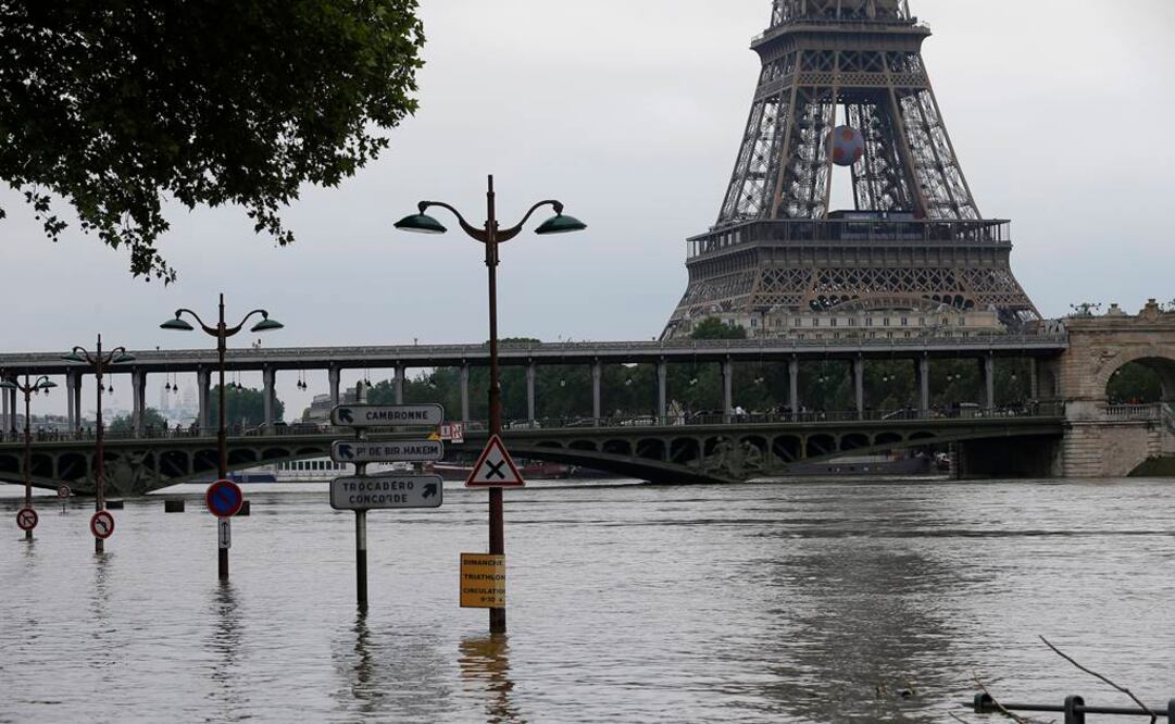 No se constató ninguna infiltración de agua en el palacio, indicó el recinto más visitado del mundo en un comunicado. FOTO: AP.