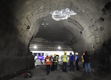 Se derrumban partes de concreto en túnel de la Loma Larga en Nuevo León; no descartan cierre