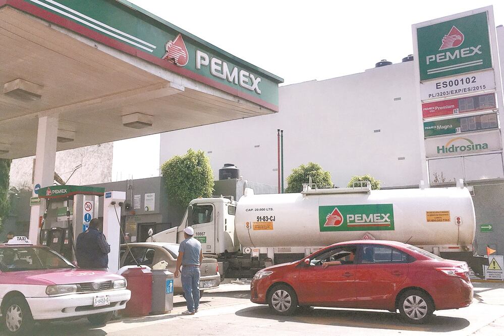 En 1993, Pemex alcanzaba a cubrir 85% de la demanda de gasolinas en el país, pues producía 417.46 mil barriles diarios. Foto: ARCHIVO EL UNIVERSAL
