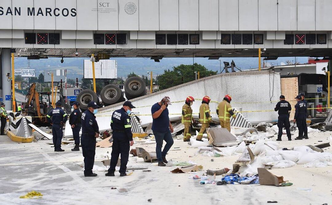 Un tráiler cargado con costales de azúcar, se quedó sin frenos e impactó la castra de cobro de San Marcos. Foto: Hugo García.