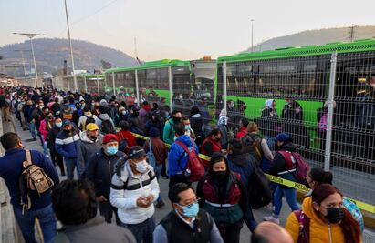 Accidente Línea 3: Usuarios en paradero de Indios Verdes hacen largas filas para llegar a su destino