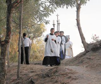 Vómito, gritos y convulsiones; alertan por falsos exorcismos