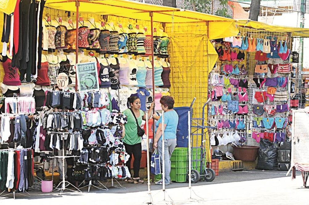 Los candidatos del PRI-PVEM, PAN, Morena y PRD-PT-PANAL coincidieron en que el ambulantaje es una de las problemáticas que más aquejan a la delegación Cuauhtémoc. Foto: Archivo/EL UNIVERSAL