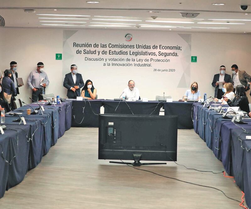 Las Comisiones Unidas de Economía, Salud y Estudios Legislativos Segunda de la Cámara Alta discutieron el dictamen. TOMADA DE TWITTER