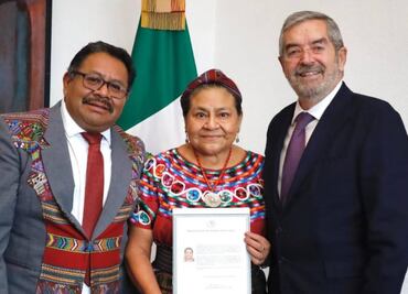 Rigoberta Menchú, premio Nobel de la Paz, obtiene nacionalidad mexicana; SRE le entrega carta de naturalización