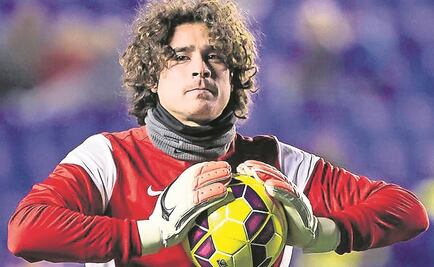Guillermo Ochoa cae con Granada en cancha del Alavés