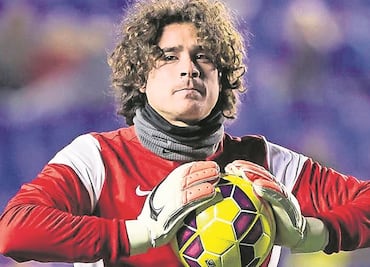 Guillermo Ochoa cae con Granada en cancha del Alavés