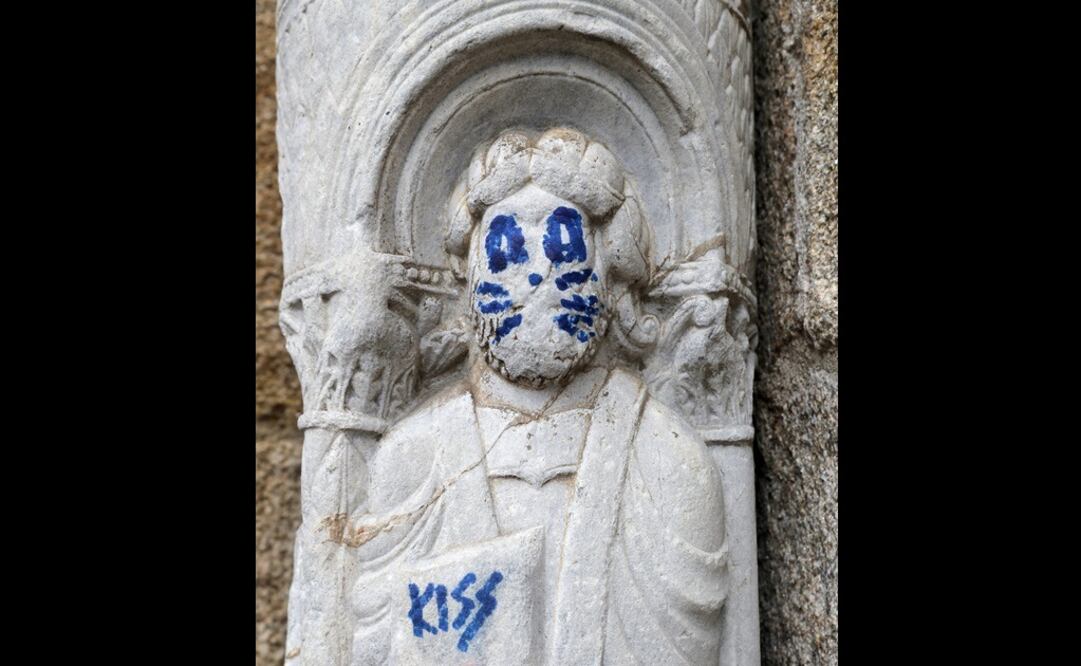 La escultura del siglo XXI de la fachada de las Platerías de la Catedral de Santiago. Foto: EFE/Lavandeira jr