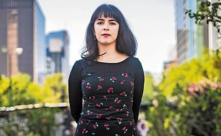 “El capitalismo mercantiliza el amor y lo vuelve espectáculo”: entrevista a Aura García-Junco sobre Cuando hablamos de amor 