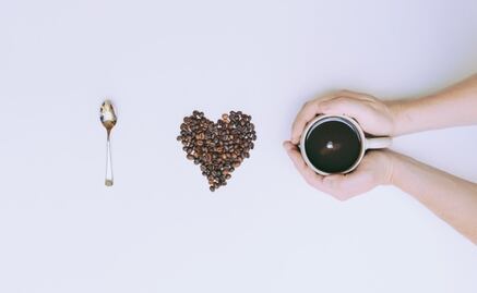 Descubre los beneficios que la cafeína tiene sobre tu piel con estos 3 remedios caseros