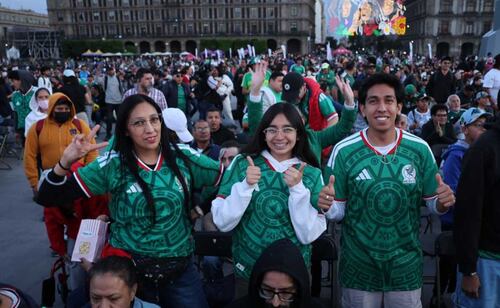El ambiente festivo se vivió incluso antes del inicio del partido. Fotos: Luis Camacho / El Universal.