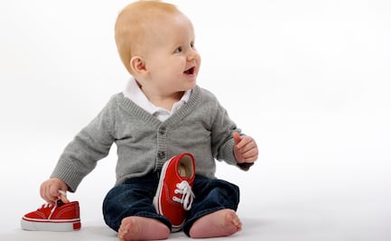 ¿Los bebés deben usar zapatos antes de aprender a caminar? Esto dice la UNAM