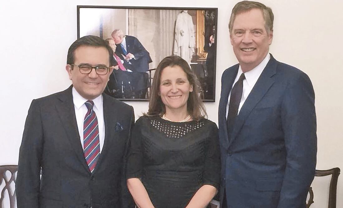 El secretario de Economía, Ildefonso Guajardo; la ministra de Asuntos Exteriores de Canadá, Chrystia Freeland, y el representante comercial de Estados Unidos, Robert Lighthizer (CORTESÍA)