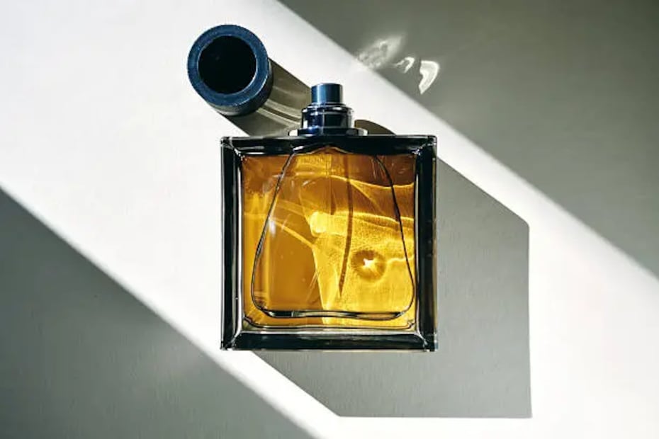 Mantén tus perfumes tapados para que el aroma dure más. Foto: Unsplash