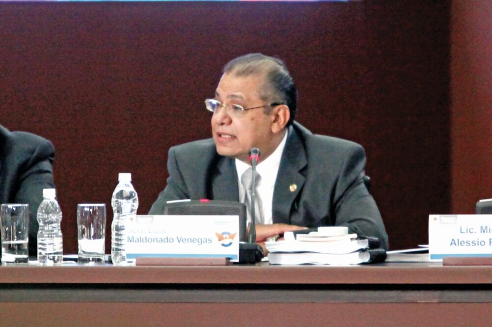 Definen anteproyecto de ley de fiscalización