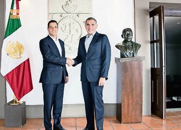 Gabino Cué se reúne con Murat para afinar entrega-recepción