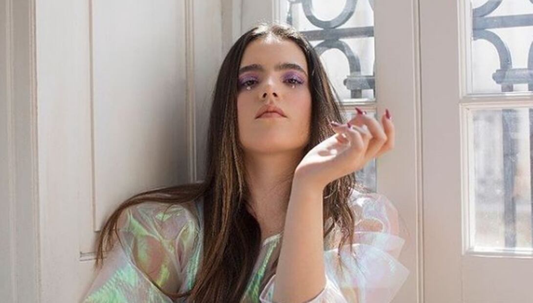Camila Fernández recorrió la ciudad en un triciclo mientras cantaba sus mejores canciones. Foto: Instagram