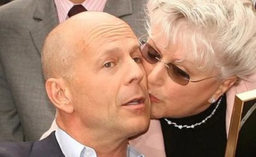 Bruce Willis y su madre. Foto: Twitter @ShowmundialShow