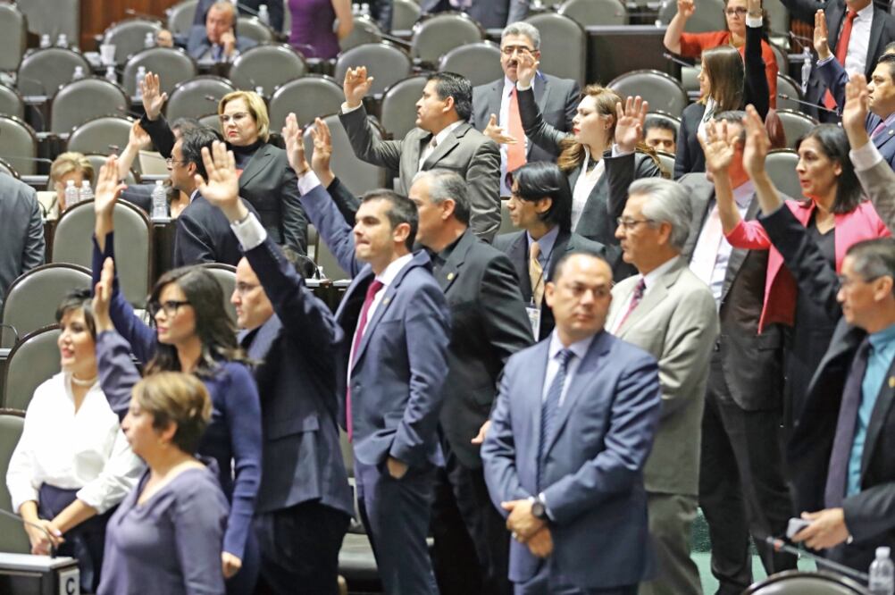 En la Cámara de Diputados, el presidente de la Junta de Coordinación Política, Francisco Martínez Neri, destacó que todos los servidores públicos deben promover las reducciones salariales. ()