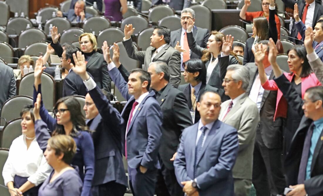 En la Cámara de Diputados, el presidente de la Junta de Coordinación Política, Francisco Martínez Neri, destacó que todos los servidores públicos deben promover las reducciones salariales. ()