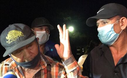 Protestan comuneros afuera de la presa Santa María durante visita de AMLO