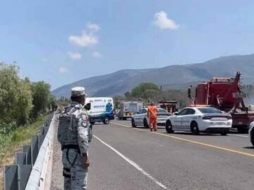 Fatal accidente en autopista Cuacnopalan-Oaxaca deja al menos 20 muertos y 10 heridos; cierran circulación en ambos sentidos