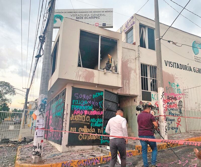 El 11 de septiembre, 11 mujeres y siete menores fueron desalojados con violencia por policías de la Visitaduría de la Codhem en Ecatepec. ARCHIVO EL UNIVERSAL