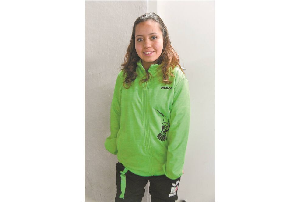 María Fernanda fue diagnosticada con altogriposis múltiple congénita; pese a tener problemas en extremidades y articulaciones, sigue adelante. FOTOS: HUGO GARCÍA. EL UNIVERSAL