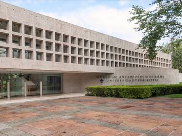 UV asegura que ellos han pagado todos los gastos de la librería Educal por 20 años y no existe contrato de renta