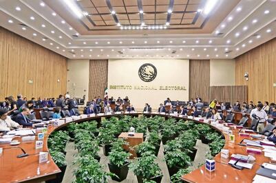 AMLO, en último lugar por gastos e ingresos: INE