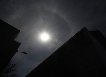 Aparece halo solar en la Ciudad de México