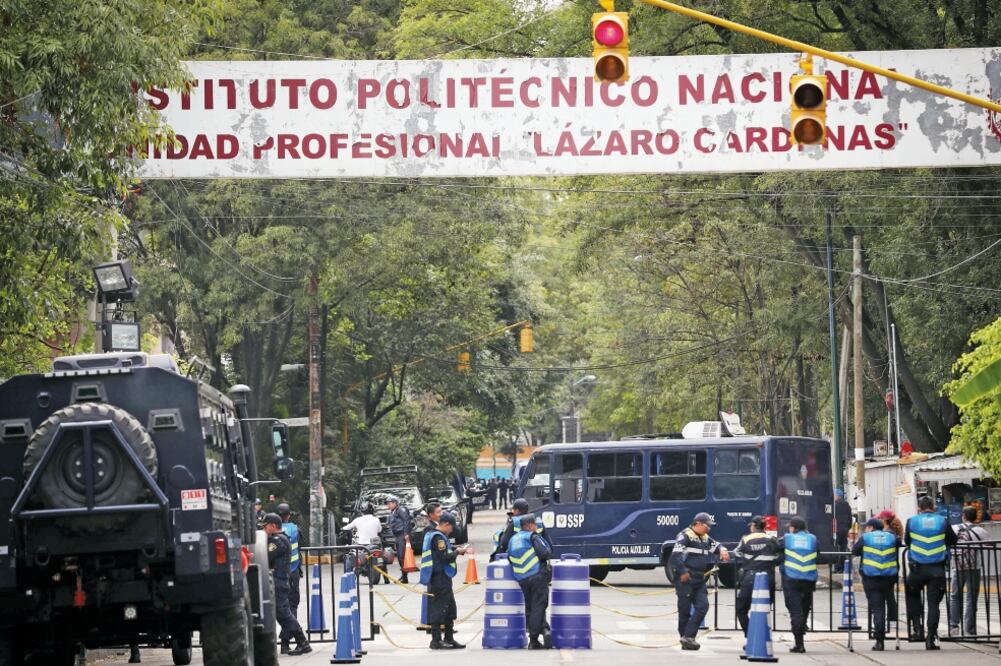 En este segundo ejercicio no hubo simpatizantes a las afueras de Canal Once vitoreando a los contendientes, en cambio sí hubo un nuevo despliegue de seguridad muy detallado. Los aspirantes llegaron temprano y sin prisas las instalaciones.