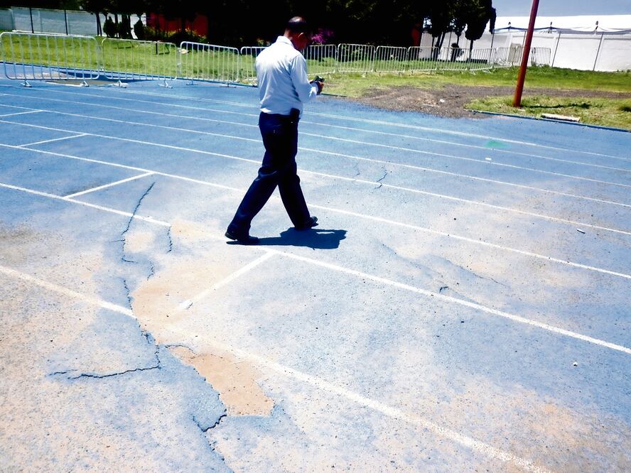 La pista, ubicada en el estadio "Hugo Sánchez", presenta grietas ocasionadas por vehículos pesados de eventos oficiales (JUAN MANUEL BARRERA. EL UNIVERSAL)