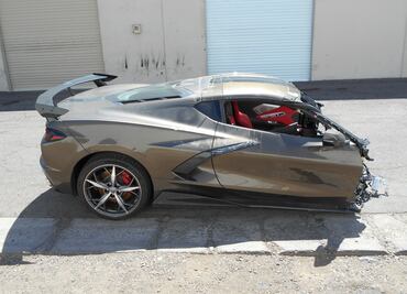 Corvette C8 se parte a la mitad en accidente y sale a la venta para refacciones