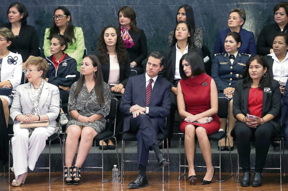 Al encabezar la ceremonia oficial por el Día Internacional de la Mujer, Enrique Peña Nieto arremetió contra la violencia sexual y el machismo (JUAN CARLOS REYES. EL UNIVERSAL)