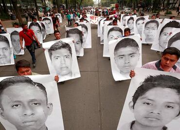 Jesuitas mandan “abrazos” a familiares de los 43 desaparecidos de Ayotzinapa