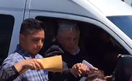 "Justicia, Justicia" le reclaman a AMLO por migrantes muertos en su gira de trabajo por Chihuahua